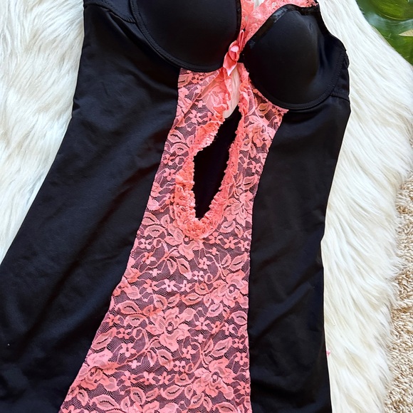 Sexy Black and Pink Lace Chemise - Picture 4 of 8